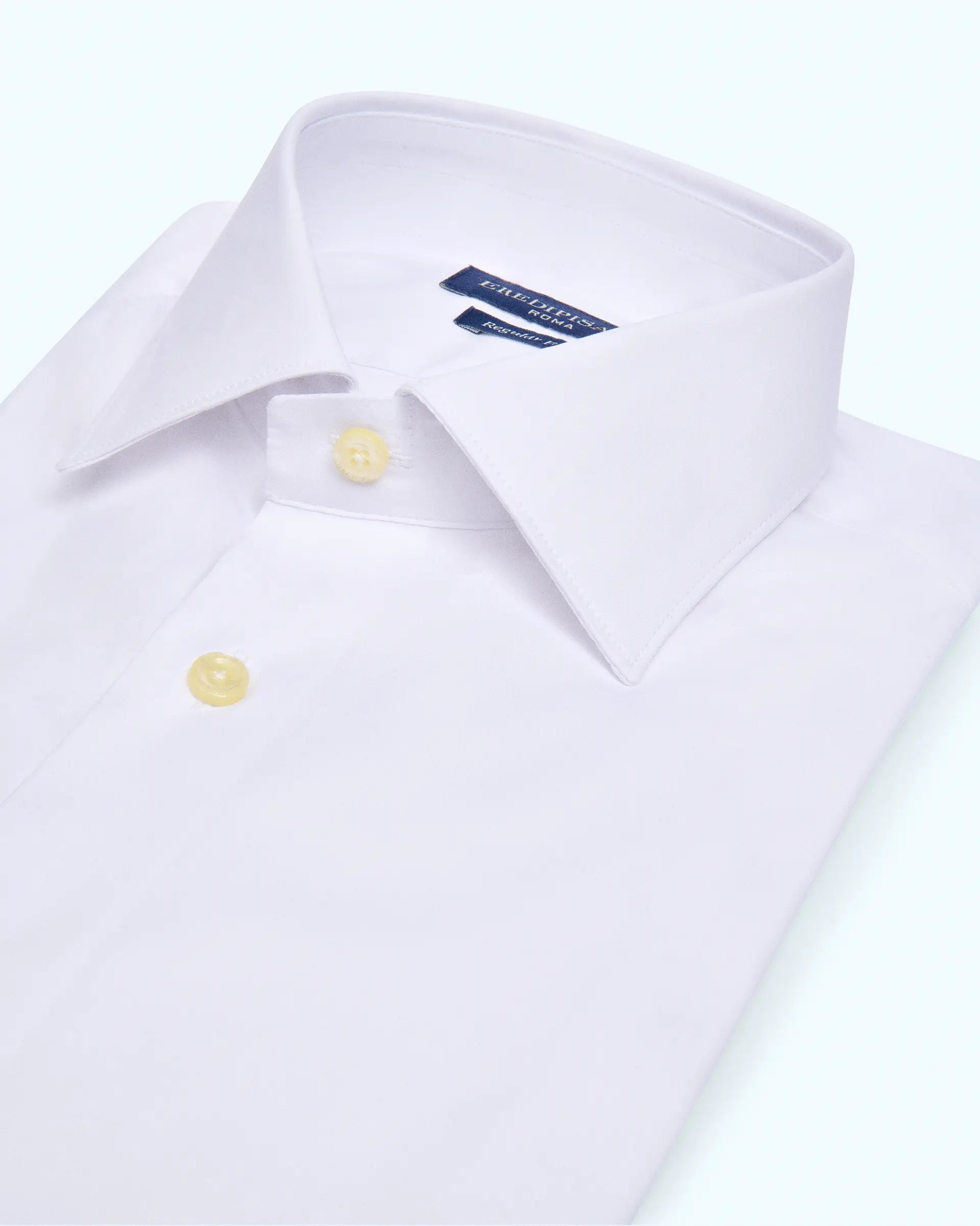 White shirt in comfort stretch cotton regular fit cutaway collar