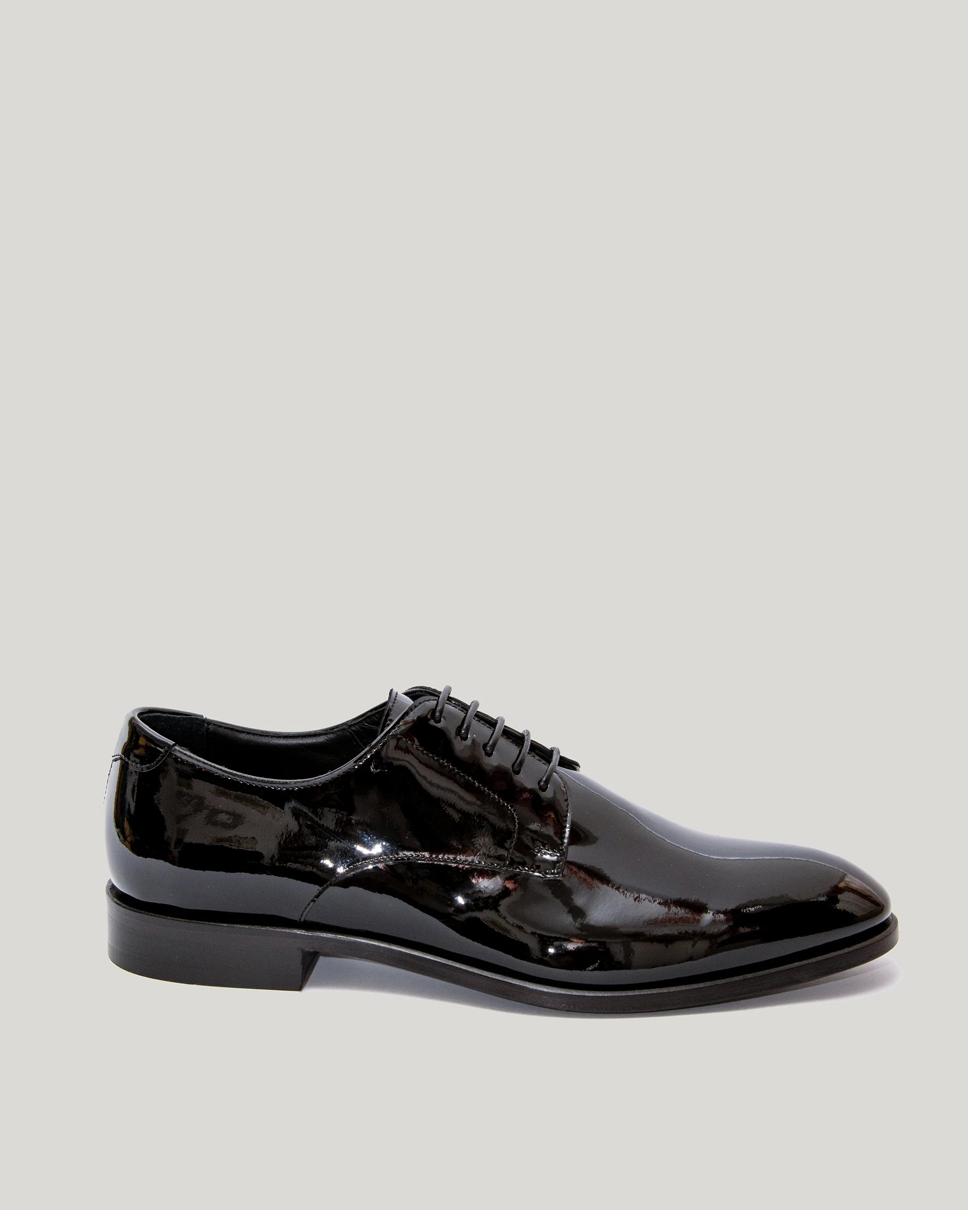 Black oxford strapped in calfskin