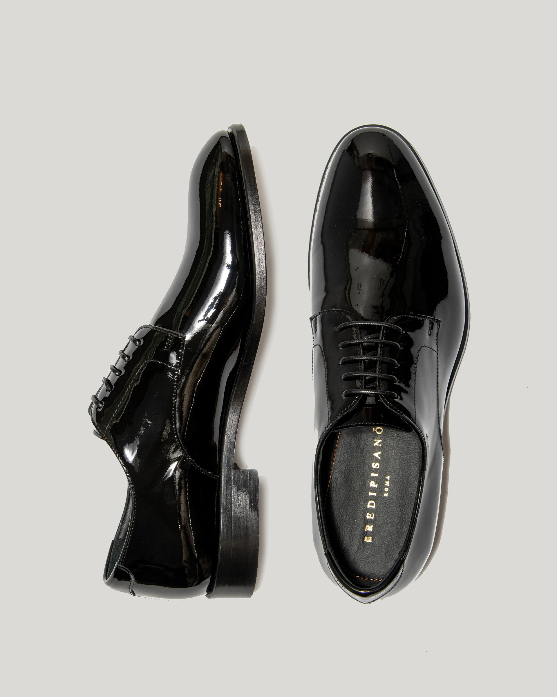 Black oxford strapped in calfskin