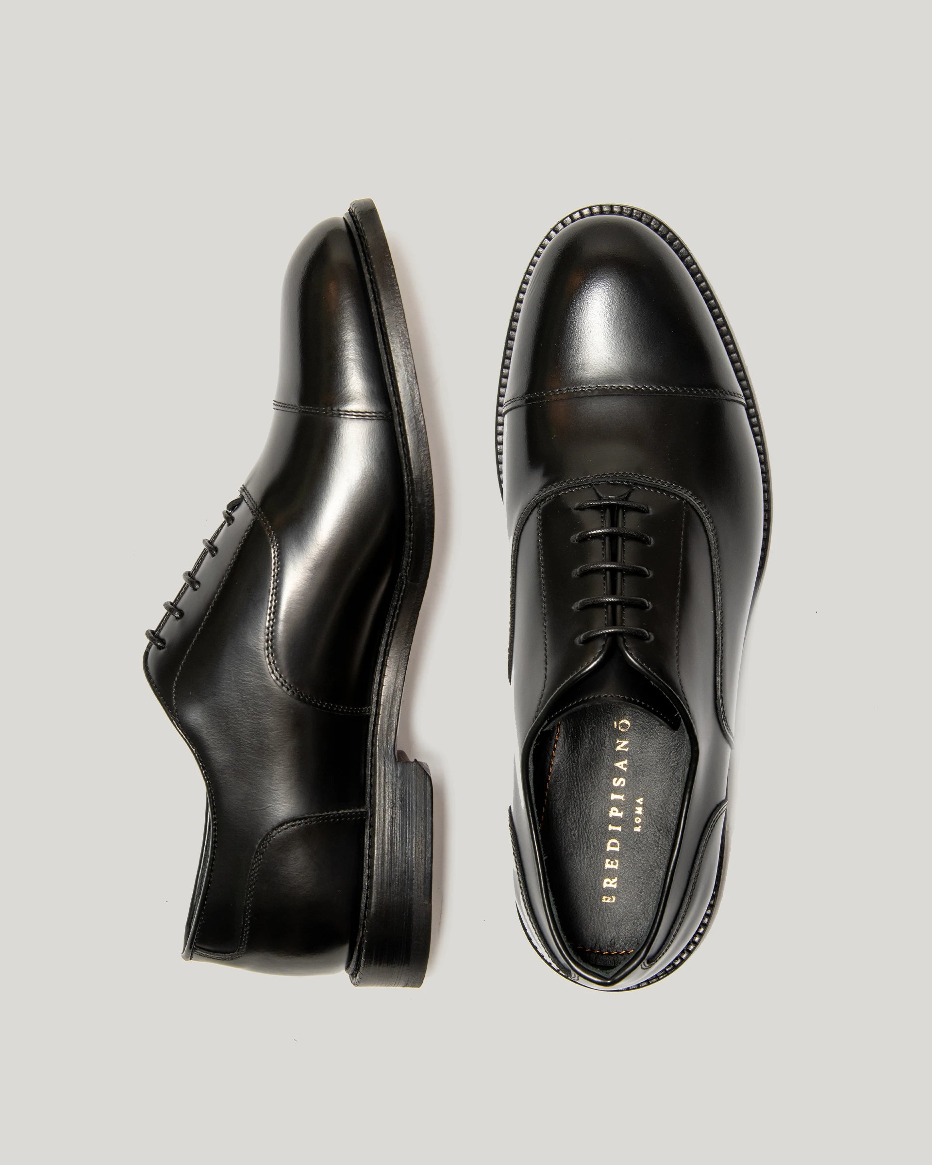 Black oxford strapped in calfskin