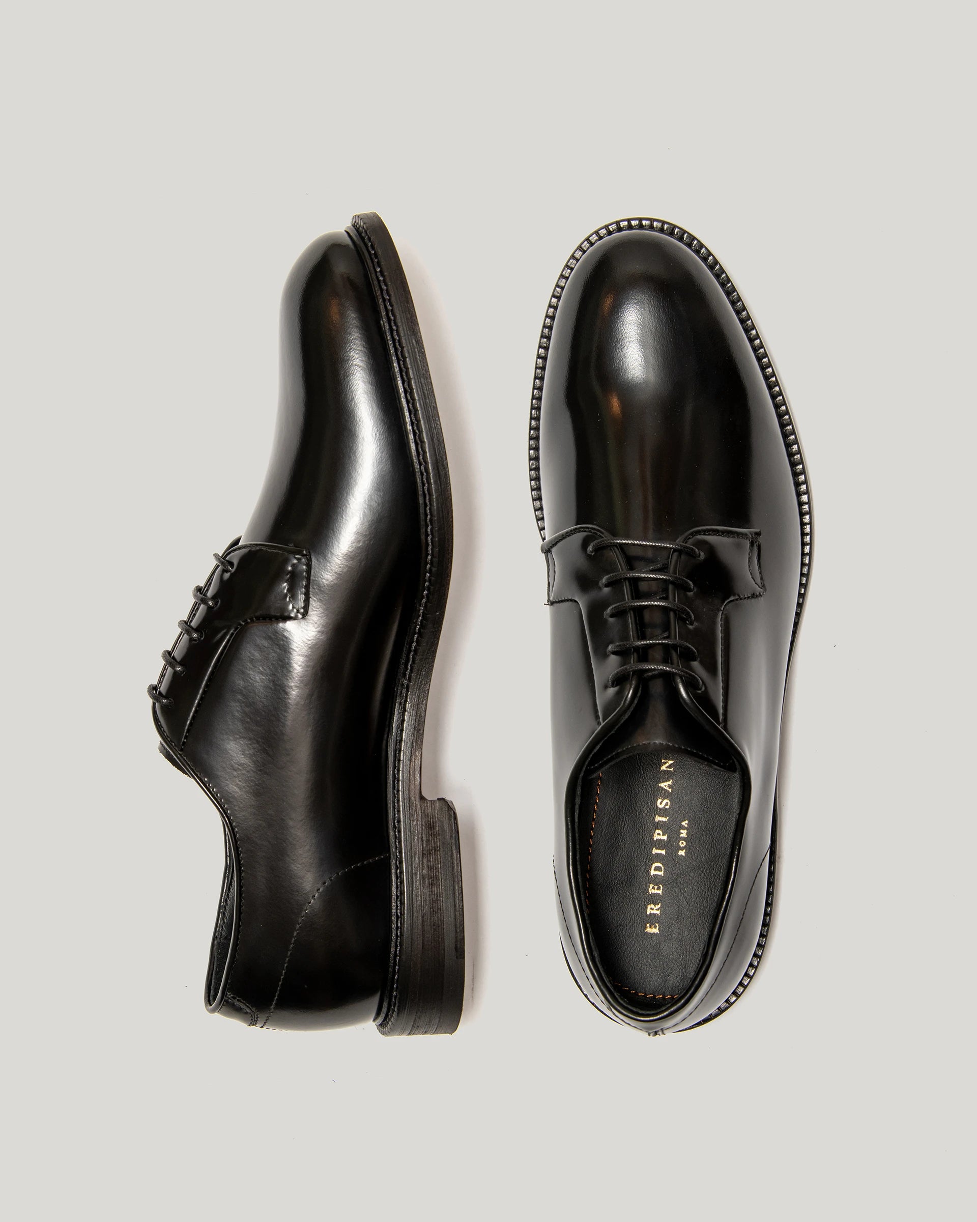 Black oxford strapped in calfskin