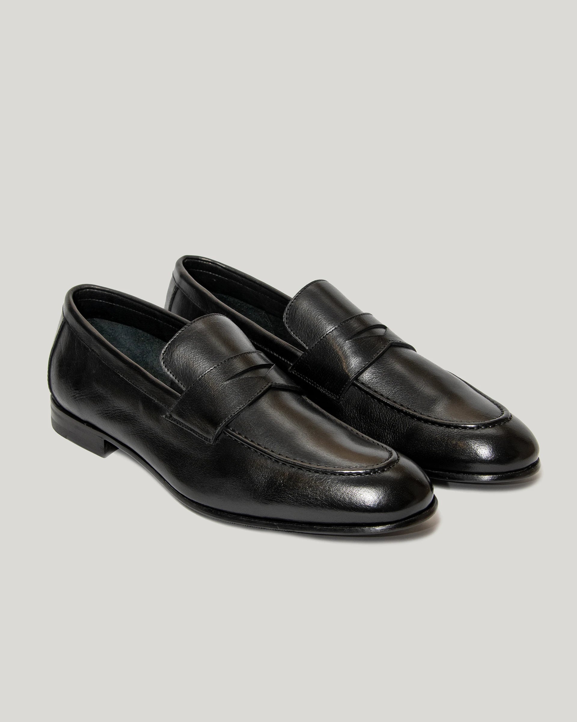 Black moccasin in antique calfskin