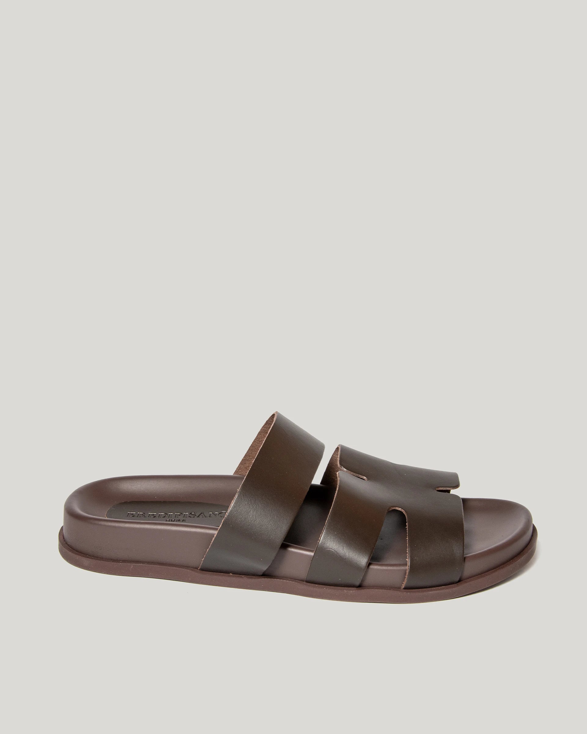 Brown leather sandal with crossed straps
