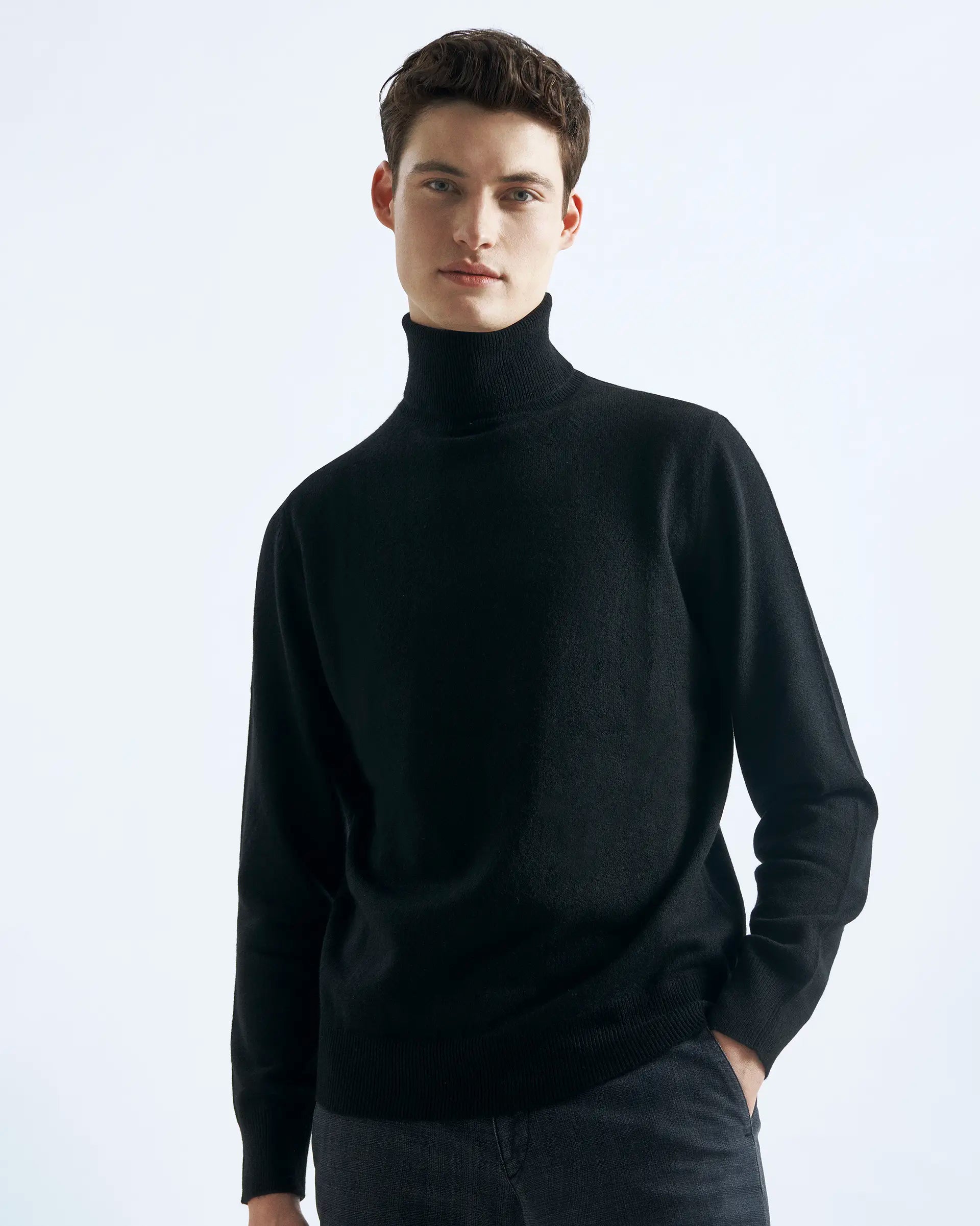 Black Cashmere Turleneck Sweaters