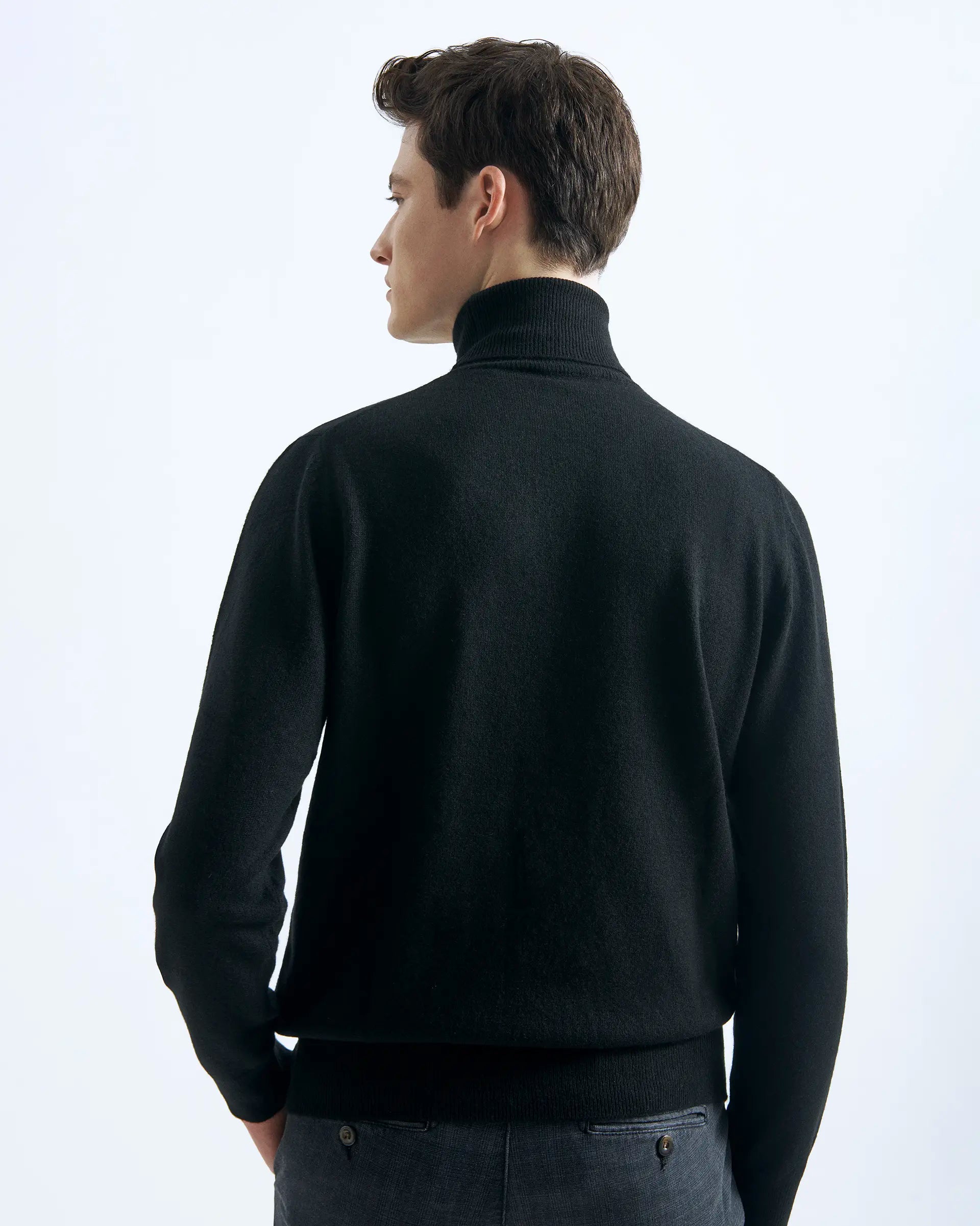 Black Cashmere Turleneck Sweaters