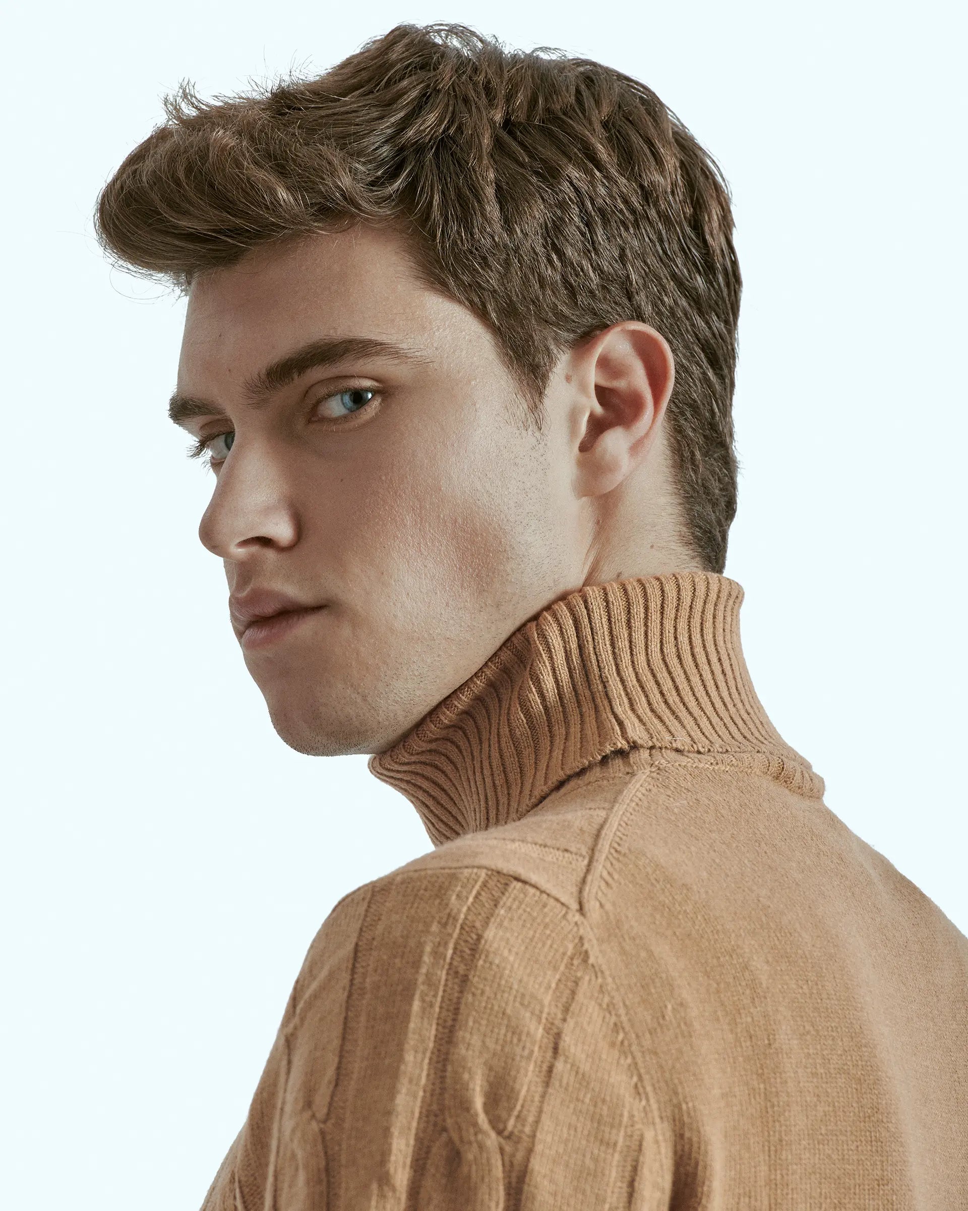 Camel turtleneck in cashmere blend with braided workmanship