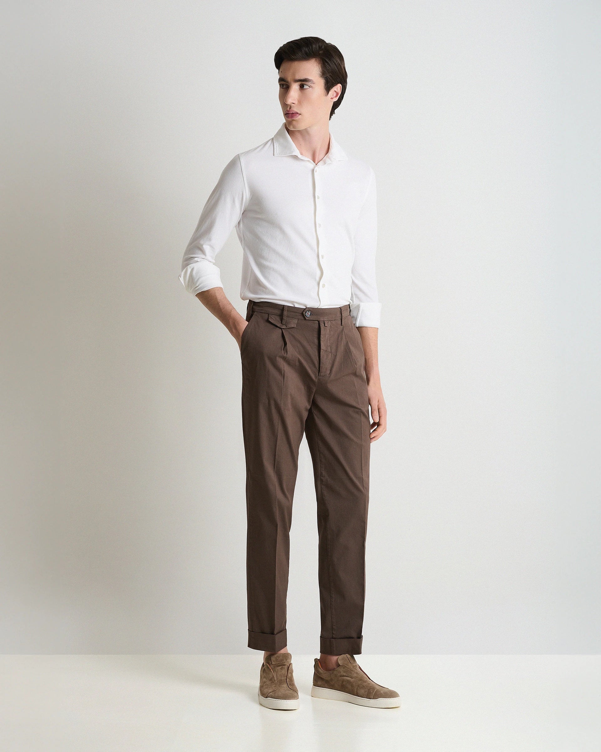 Brown Cotton Stretch carrot Pants with pleats and button fastening