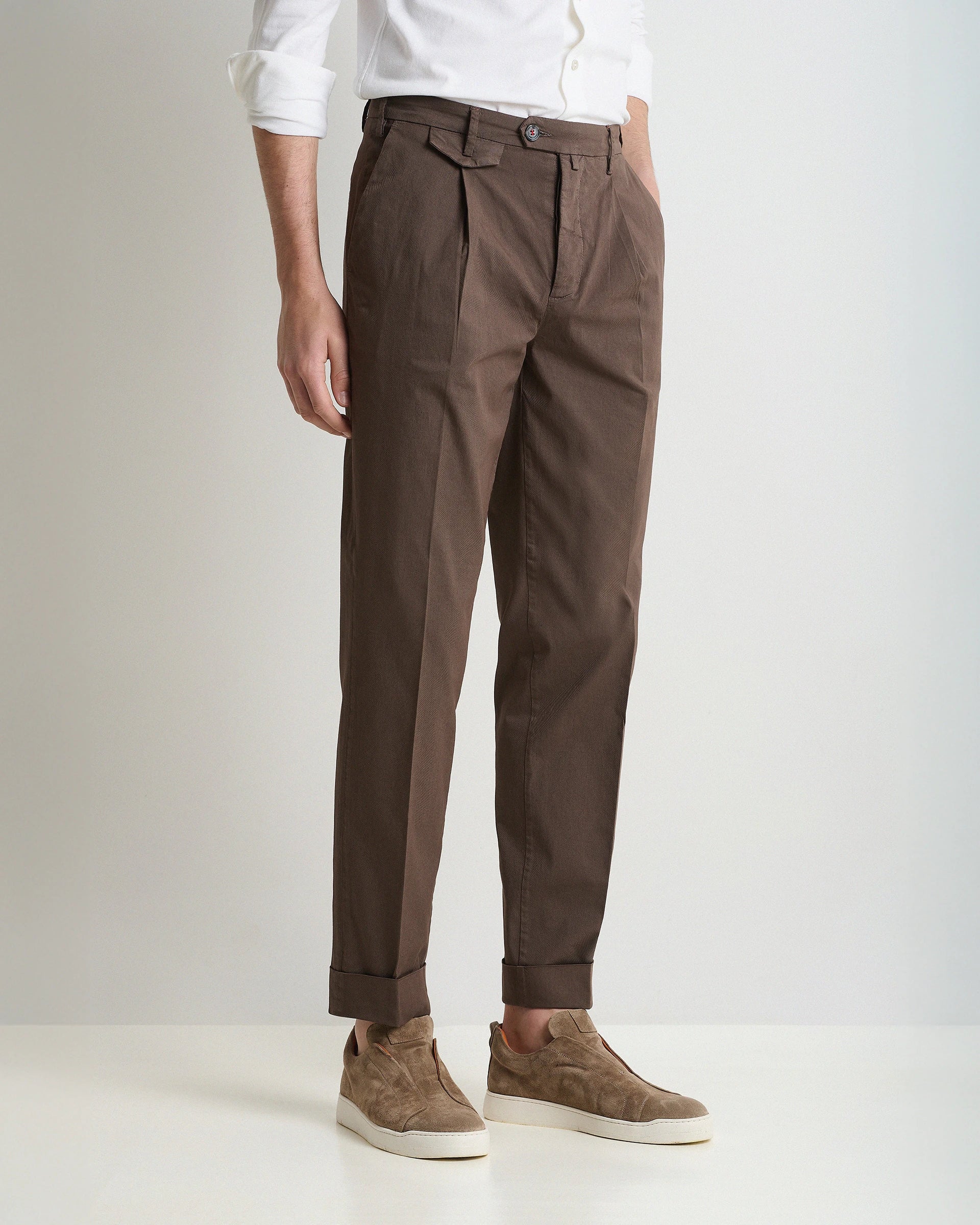 Brown Cotton Stretch carrot Pants with pleats and button fastening